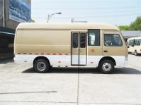 China 2+1 Layout Coaster Transport Minivan Diesel Mini Passenger Van 6 Meter factory