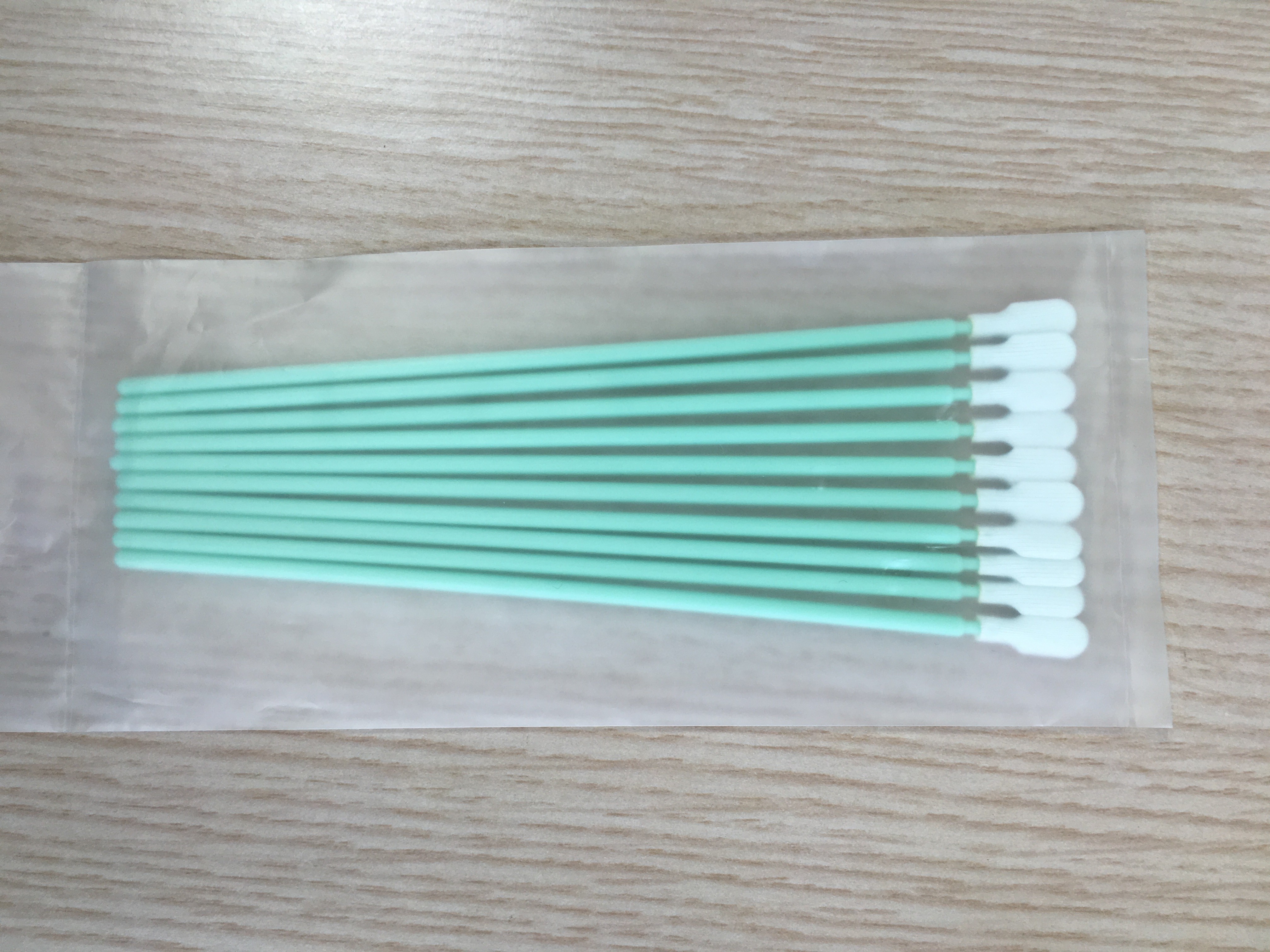 China Household Lint Free Foam Swabs Stick For Equipment Surface Cleaning factory