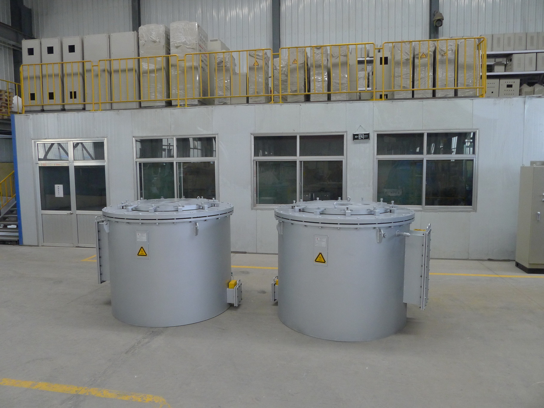 China Rust Resistance 1000kg Aluminum Melting And Holding Oil Refinery Furnace 950C for sale