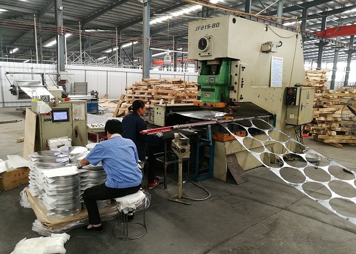 China DC / CC 1050 Deep Drawing Aluminium Discs Circles For Aluminum Kitchen Utensils factory