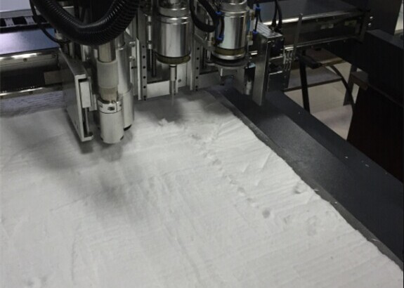 China Digital CNC Plotter Cutter Asbestos Composite Coated Fiberglass Cloth factory