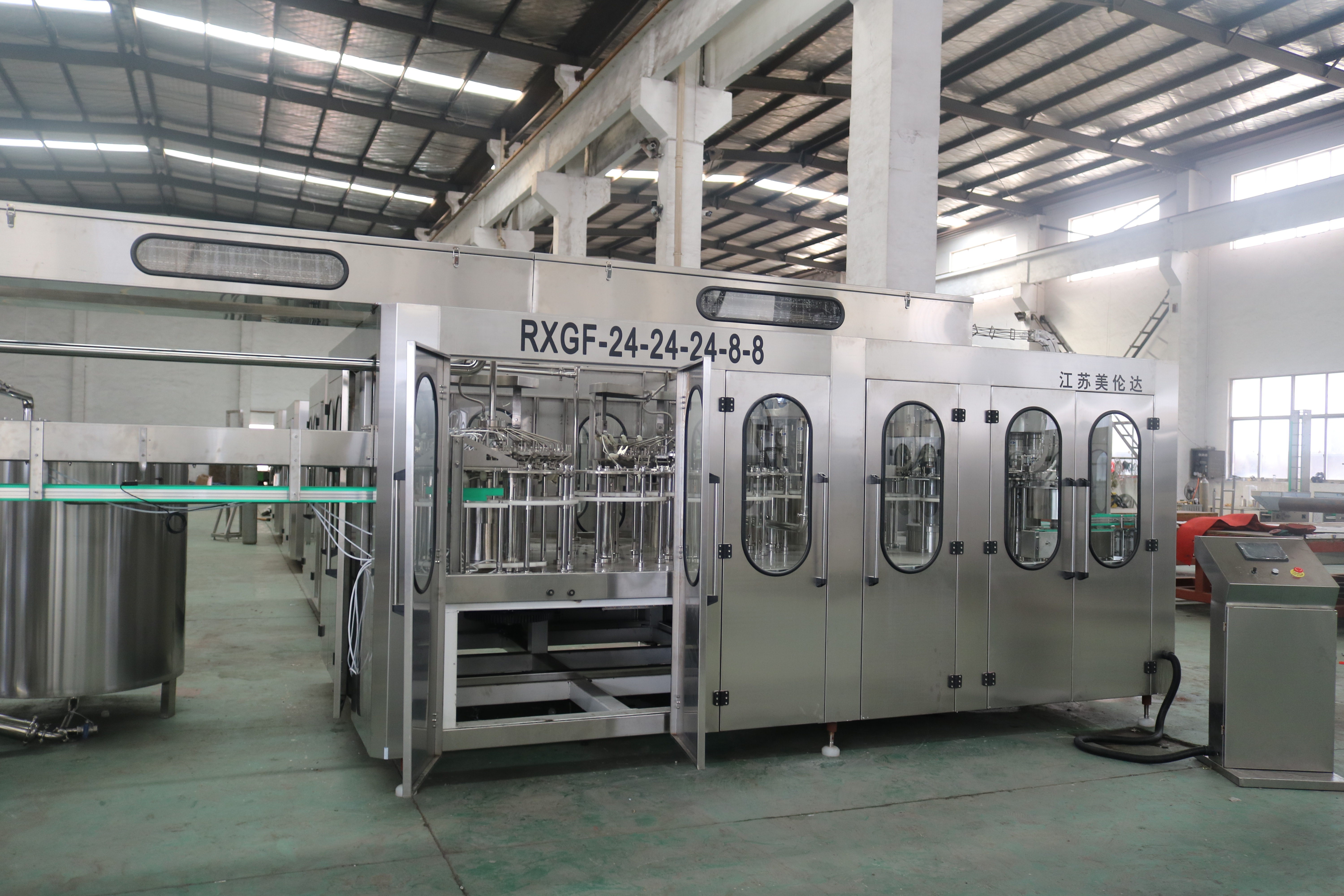 China Alcohol / Whiskey Liquid Filling Machine , Carbonated Beverage Filling Machine factory