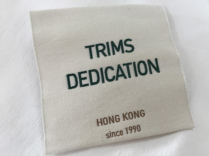 China Cotton Thread Brocade Woven Clothing Labels Beige Background High Density factory