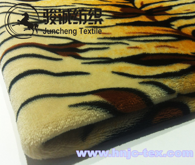 China Wholesale 100% Polyester Tiger Stripes Flannel Blanket Fabric Coral Fleece for bed use factory
