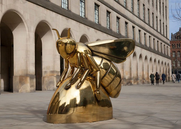 China Contemporary Art Titanium Finish Honey Bee Sculpture Corrosion - Stability factory
