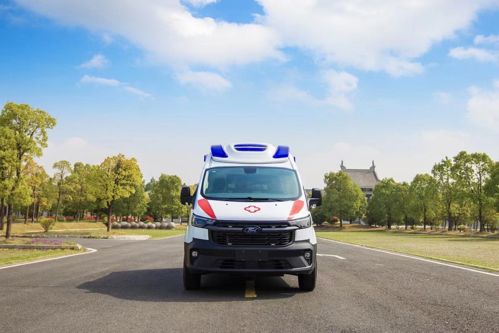 China Diesel Ford Monitor Medical Ambulance Vehicle 3495KG factory