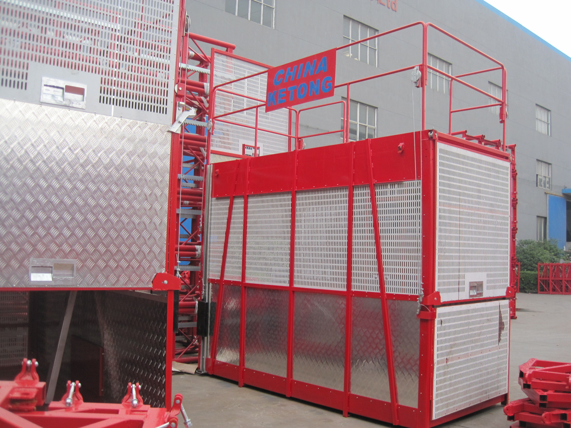 china Lifting Building Hoist Elevator Transport Platforms 3200kg Load Capacity