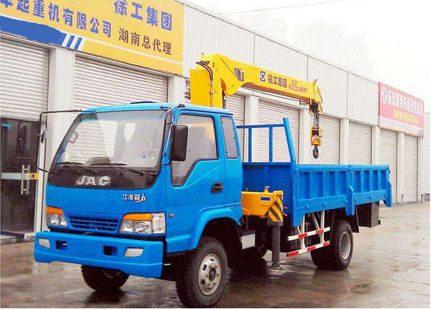 China XCMG 2035kg Crane,  5 Ton Hydraulic Lifting Truck Mounted Crane factory
