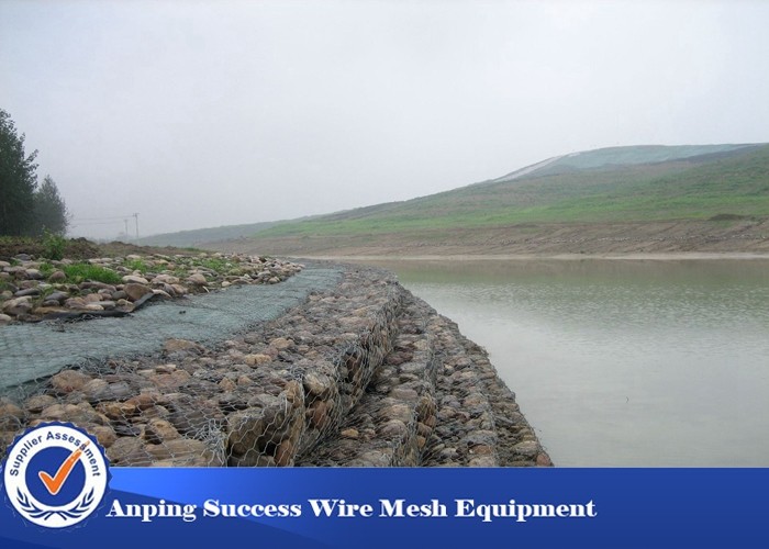 China Environment Protecting Gabion Retaining Wall / Hexagonal Wire Netting 8x10 Mm factory