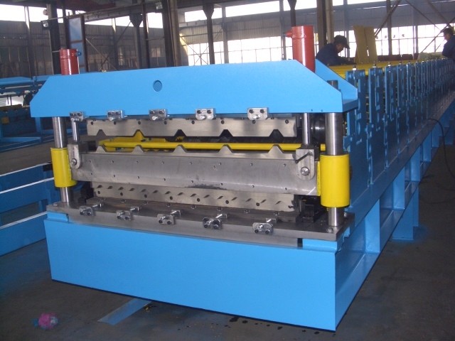 China Galvanized Steel Double Deck Roll Forming Machine For Wall Panel 0.3-0.8mm factory