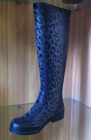 China Print Blue Leopard Knee Rain Boots For Women With Half , Anti-slip factory