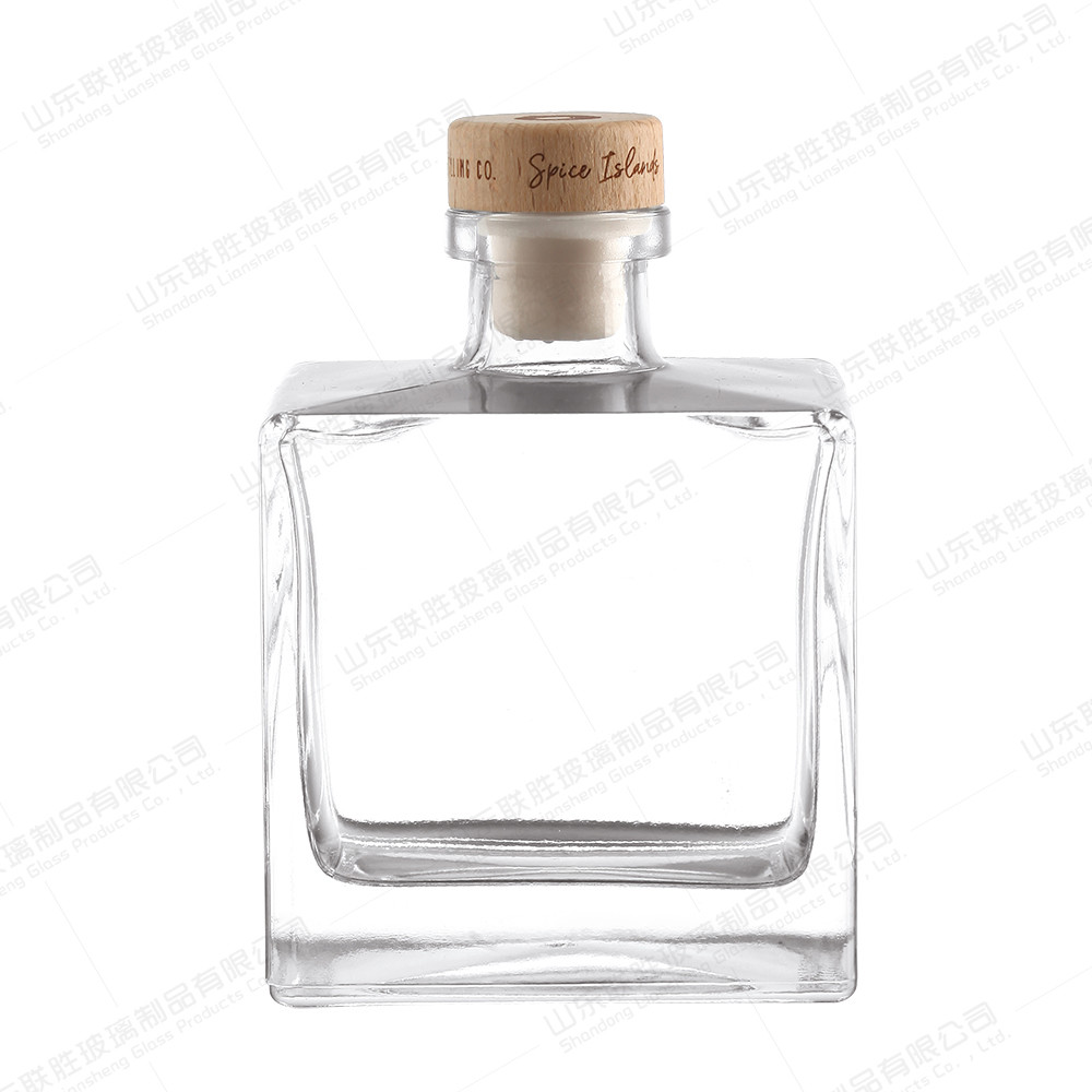 China Liquor Bottle OEM ODM Accptable Custom 750ml Glass Bottle For Rum Vodka factory