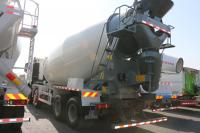 China 8×4 12m3 - 16m3 Concrete Mixer Truck Sinotruk Howo With External Force Resistance factory