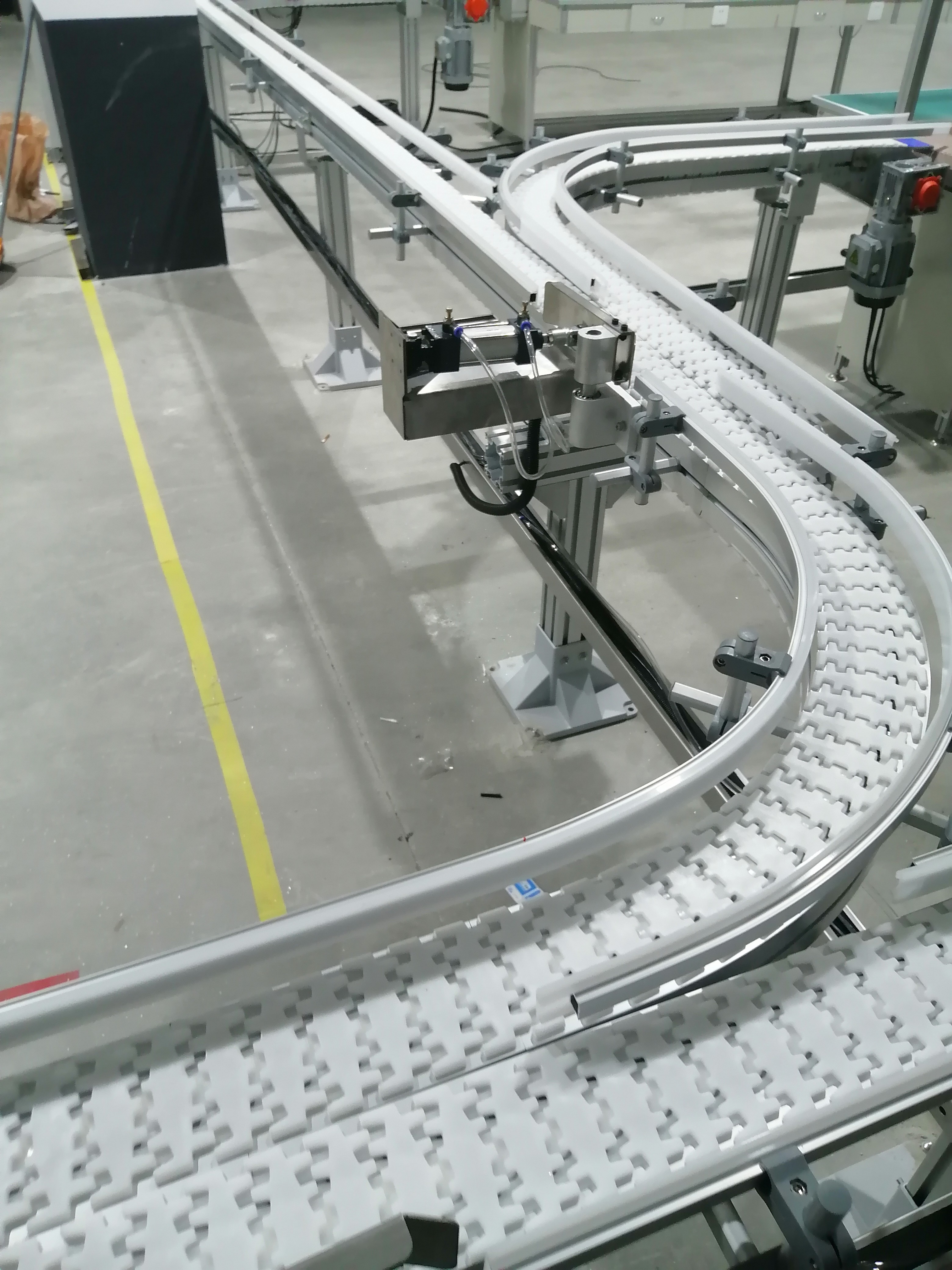 China Stainless Steel Slat Chain Conveyor for Bottles factory