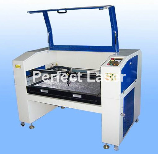 Quality CCD Auto Recognition CO2 Laser Cutting Machine For Cloth / Shoe / Jeans / Carpet for sale
