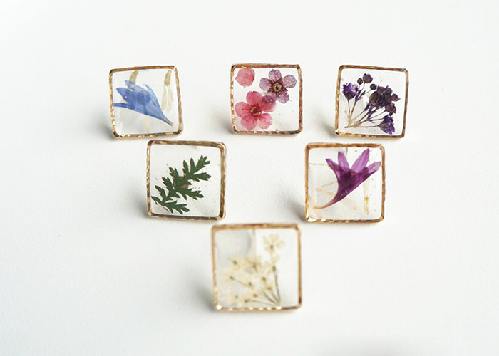 China Nami Design Studio Handmade Plant Cube Real Flower Delicate Jewellery Earrings For Girl Friend factory