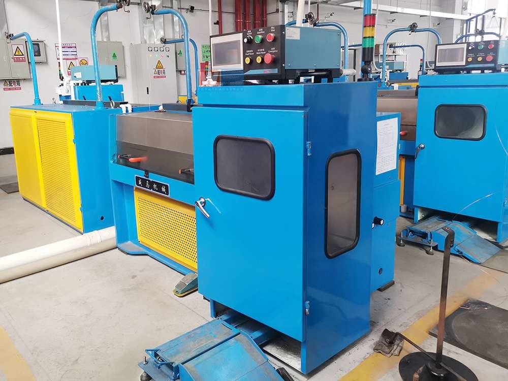 China Dual Inverter Fine Copper Wire Pulling Machine factory