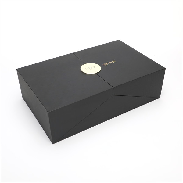 China Wedding Gift Cardboard Packaging Box , Embossing Kraft Gift Boxes With Lids for sale