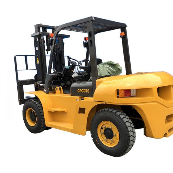 Quality Automatic Port Forklifts 7 Ton ISUZU Engine Yellow Color Turning Radius 2240mm for sale