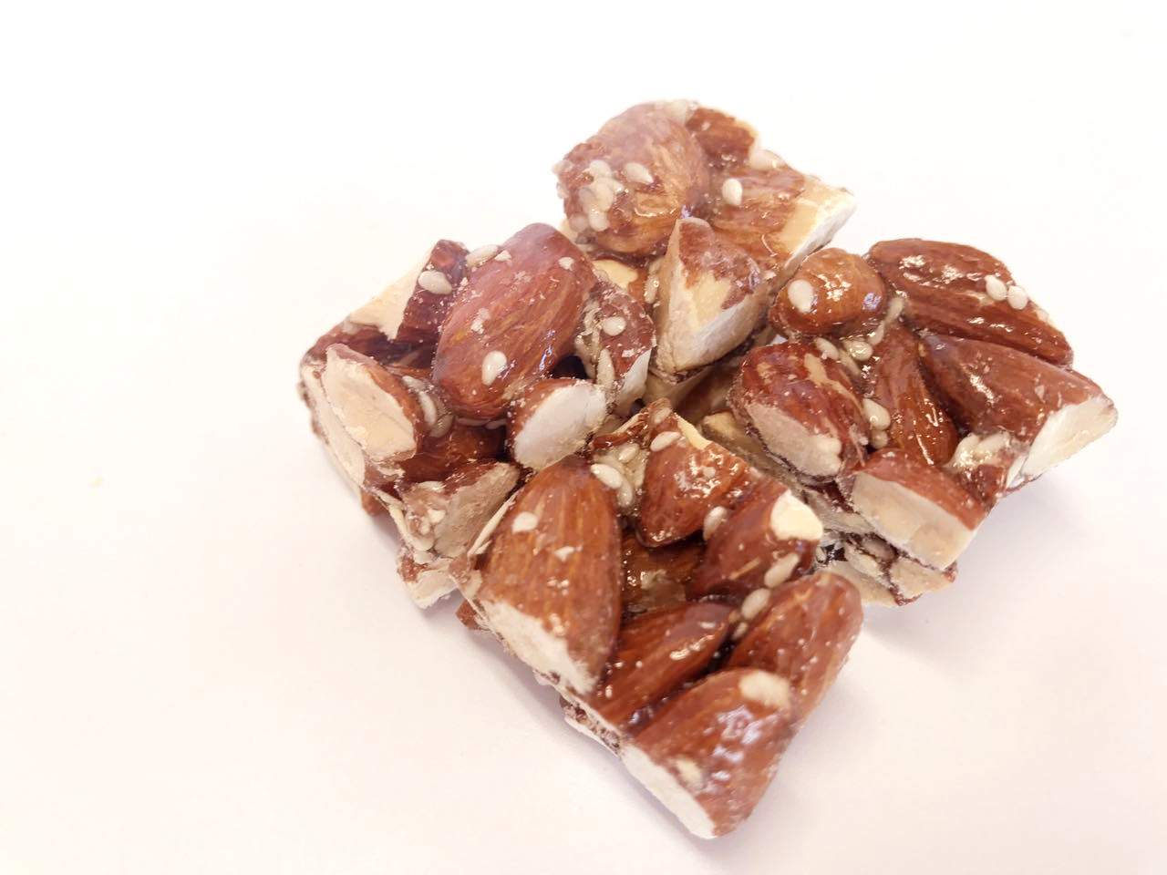 China Almond Healthy Nut Clusters Crispy Taste Safe Raw Ingredient Kosher BRC Approval factory