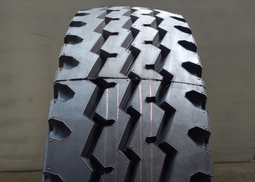 china Tubeless Truck Bus Radial Tyres 12R22.5 152/149K Opened Outboard Shoulder