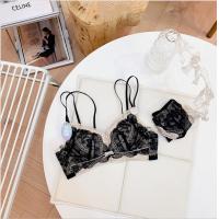 China Sweet Large Ladies Bras Cross Back Bra Black Lace Panties Without Steel Ring for sale
