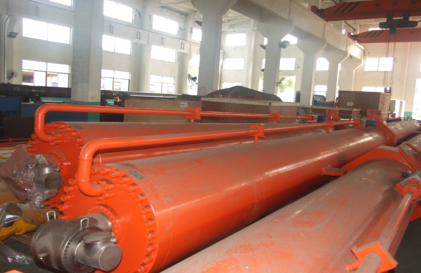 China Deep Hole Radial Gate Electric Hydraulic Cylinder QHSY For Hydropower Project factory