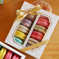 China Personalised Macaron Food Packaging Box With Clear Window 15.7x12.8x5.8cm factory