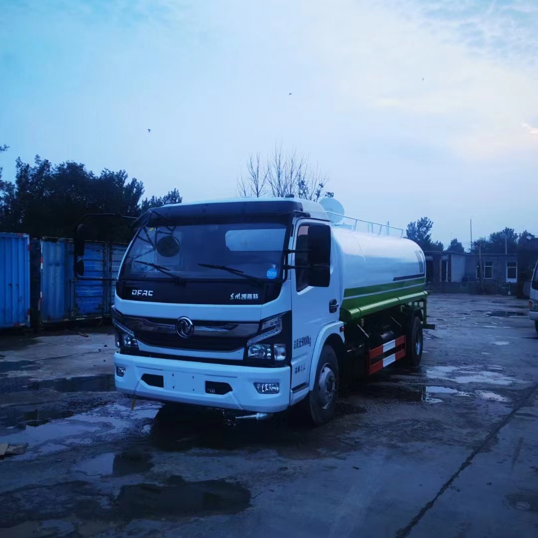 China Used 12cube sprinkler truck. The price is cheap. Support custom factory