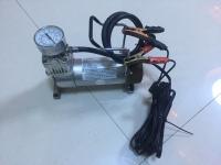 China Metal Car Air Pump Compressor Single Cylinder For All Kinds Of Cars With Gauge factory