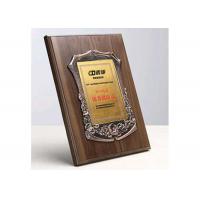 China Memorial Wooden Shield Plaque 930 Gram Custom Design Metal Decoration For Awards factory