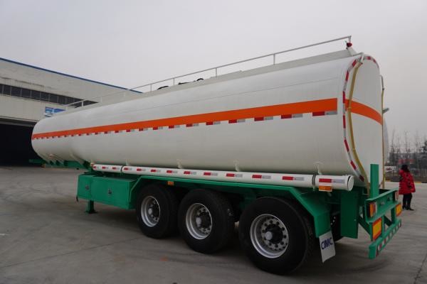 China 38000L tri-axle diesel oil tank truck trailer factory