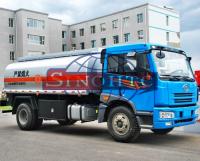 China 10 - 15 Tons Oil Tanker Truck 6557cc Engine Displacement 7 / 8F 1R Gearbox factory