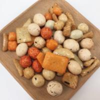 China Healthy Crispy Rice Cracker Trail Mix with Peanuts Good Taste Fried Crispy Snacks  Popular factory