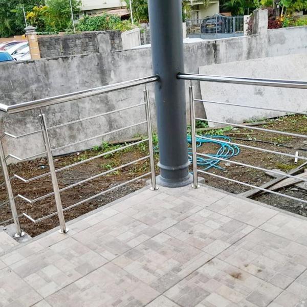 Quality Outdoor Stainless Steel Staircase Handrail Inox Fence 201 304 316 Grade for sale