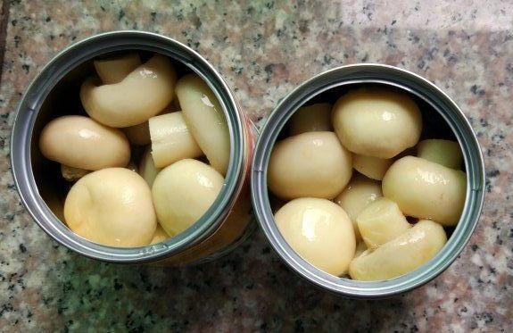 China Whole Canned Button Mushroom , Canned Marinated Mushrooms Light Yellow Color factory