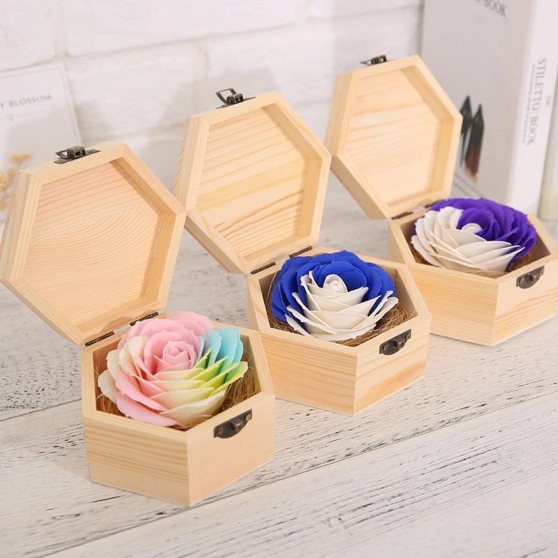 China Manufacturers direct sales christmas simulation colorful rose flower gift box soap flower creative gifts factory