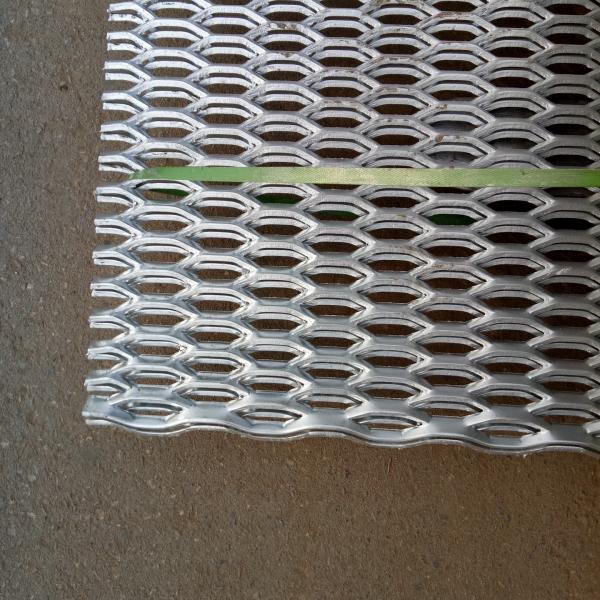 Quality Fencing Raised Expanded Metal Diamond Mesh Carbon Steel 3.14lbs Grating Grid for sale