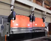 China Hydraulic CNC Tandem 200 Ton Press Brake Machinery for industrial 3200mm factory