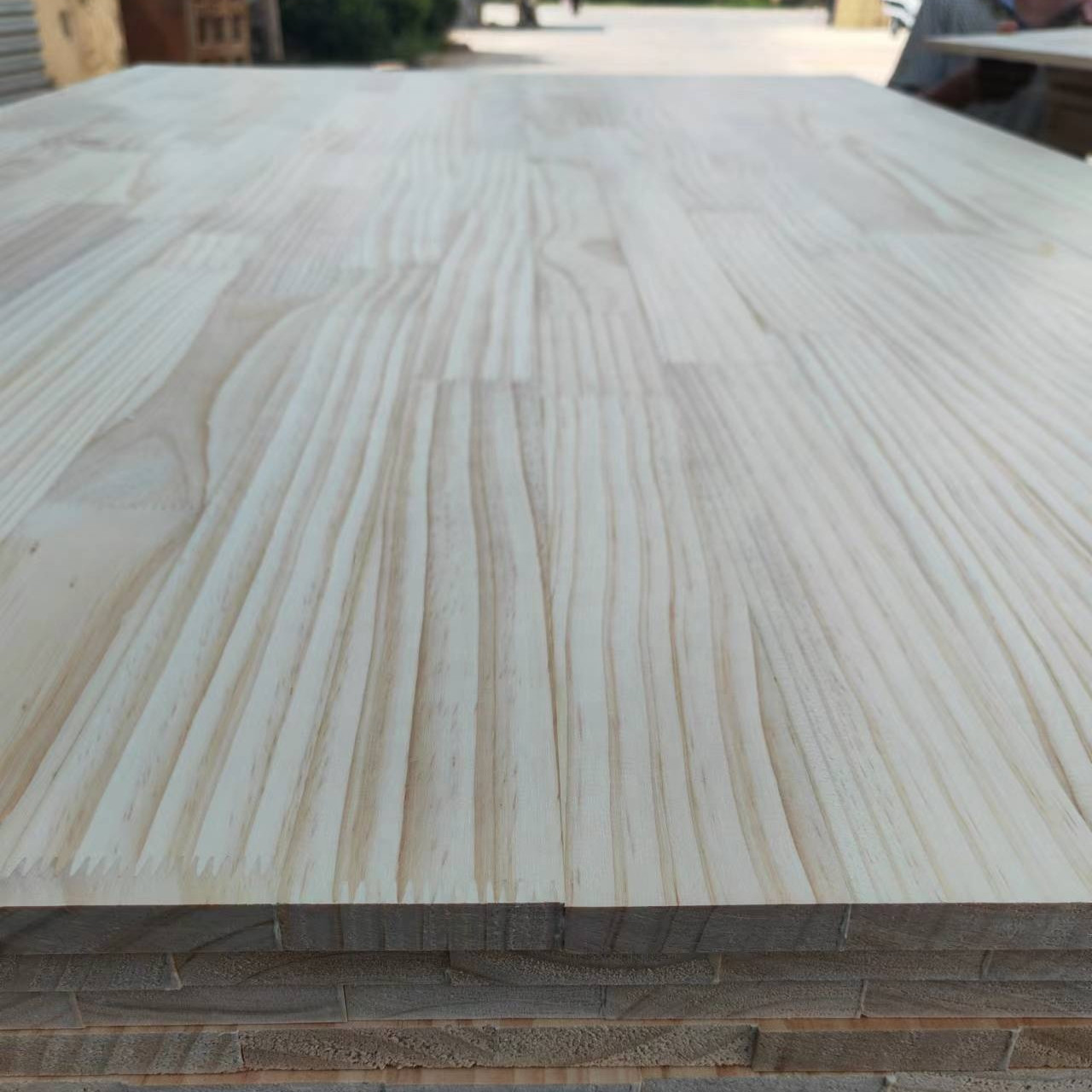 China Home Office Finished Pine Finger Jointed Boards with Modern Design Style Cubic Meters factory