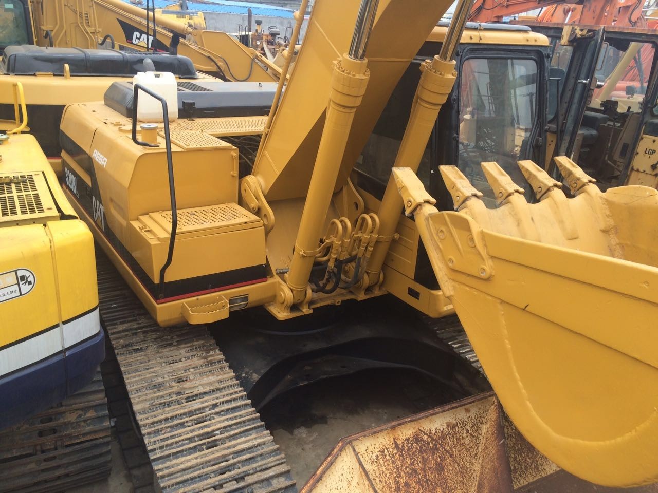 China 1999 USA $30000 made CAT 320B used excavator Caterpillar 320 excavator for sale factory