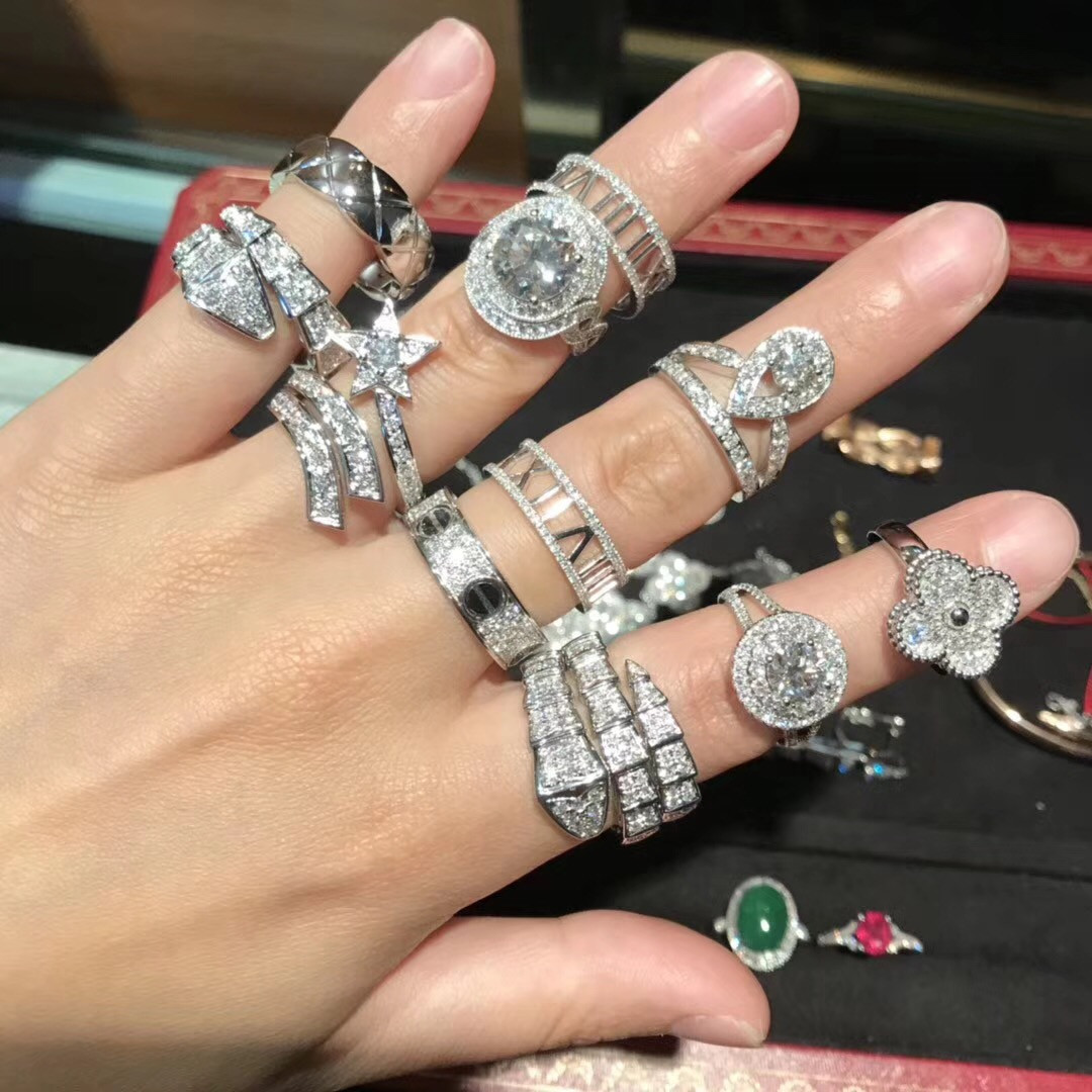 China diamond jewelry auction Handmade 18K Gold Diamond Engagement Ring , High End Custom Jewelry factory