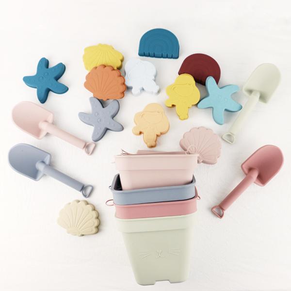 Quality Wholesales Silicone Baby Toy Bucket Set Beach Toy Children Sand Playing Mold Shower Beach Bucket Toy for sale