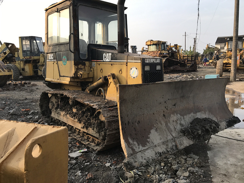 China Enclosed Cabin Used Small Bulldozers CAT D3C XL 6 Way Blade Powershift Transmission factory