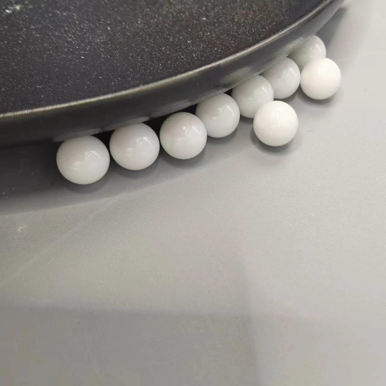 China 5.0mm Zirconia Ceramic Parts Zirconia Balls For Grinding Machine In Bearing Seals factory