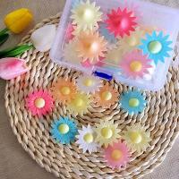 China Wedding Party 3D Edible Decorations Edible Wafer Daisies For Bakery Cake for sale