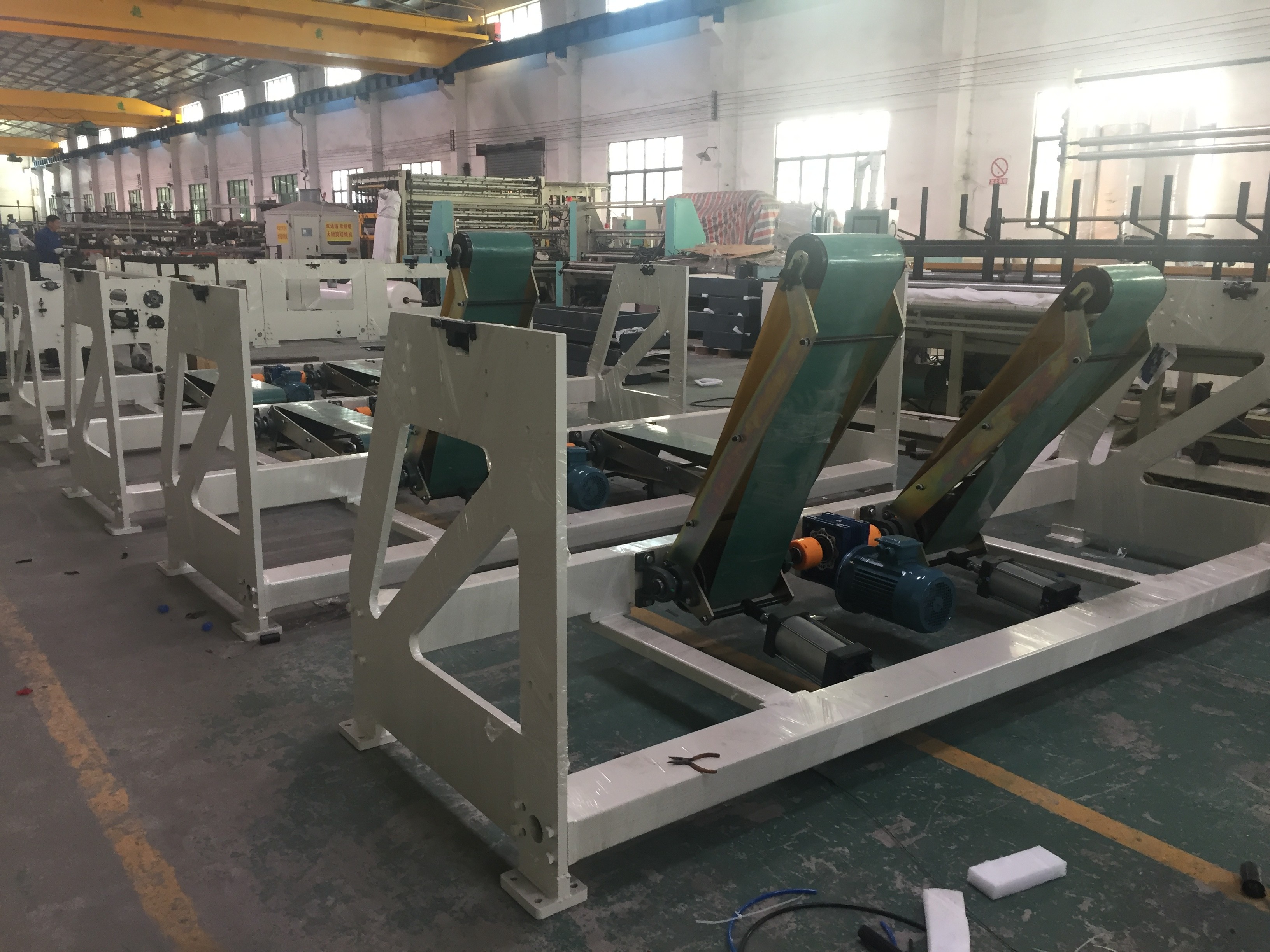 China 13.5-35Kw Jumbo Roll Toilet Tissue Paper Machine Separating Motor Driving for sale