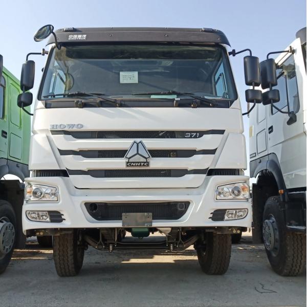 Quality 300-400L Fuel Tank Capacity Fence Truck Cargo Carriers  8x4 For Customer Requirements for sale