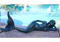 China Casting Metal Bronze Mermaid Sculpture Modern Outdoor Pool Decoration factory