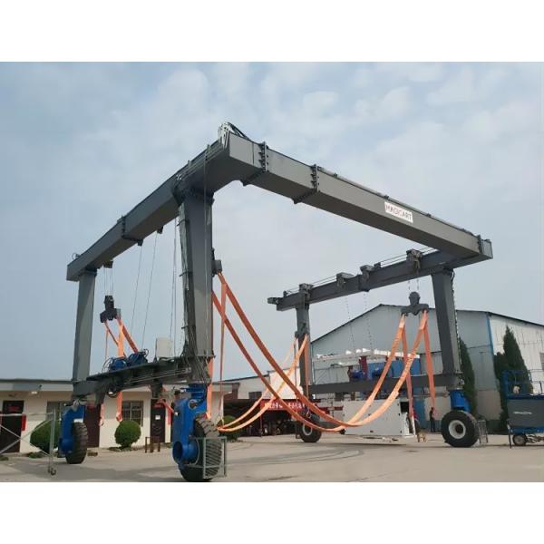 Quality High Speed 0.5M/S Boat Lifting Crane With Overload Limiter Safety Device for sale